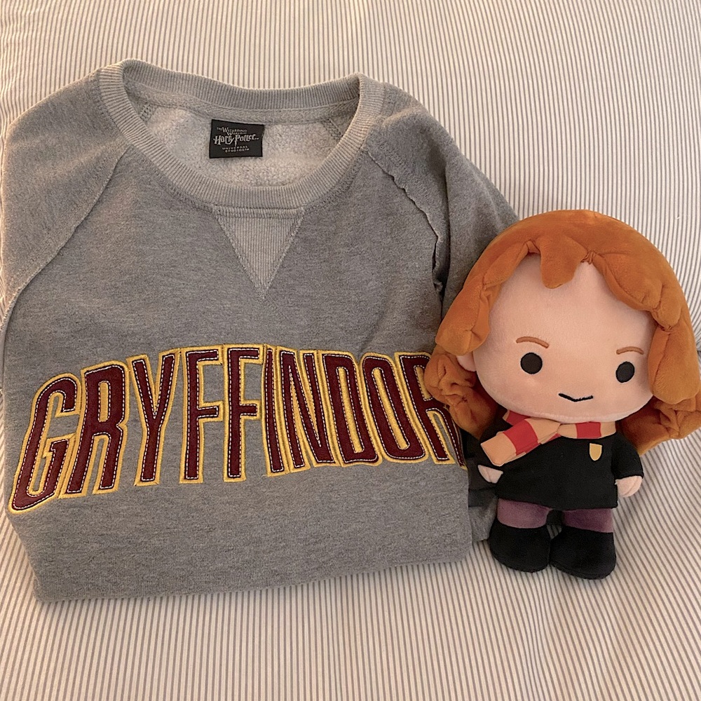 Harry Potter sweater + Hermione doll